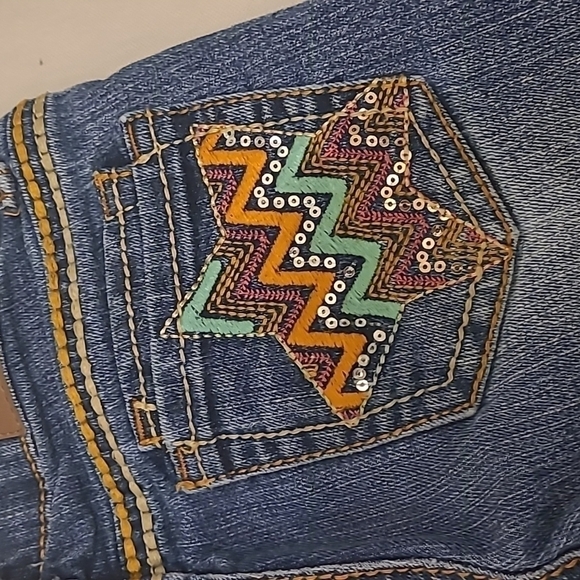 Vigoss 6X girl jeans with star embellishments on back packets - Picture 8 of 10